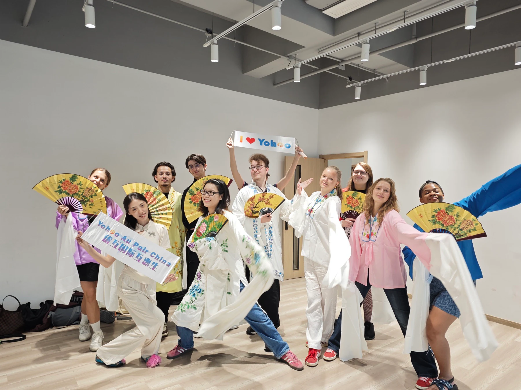 Yohoo au pairs experiencing Kunqu opera culture in Shanghai